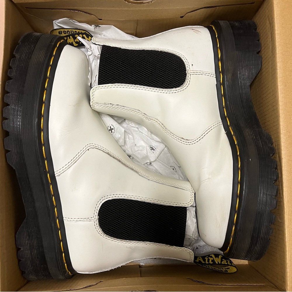 Dr. Marten 2976 Quad Chelsea Boot
